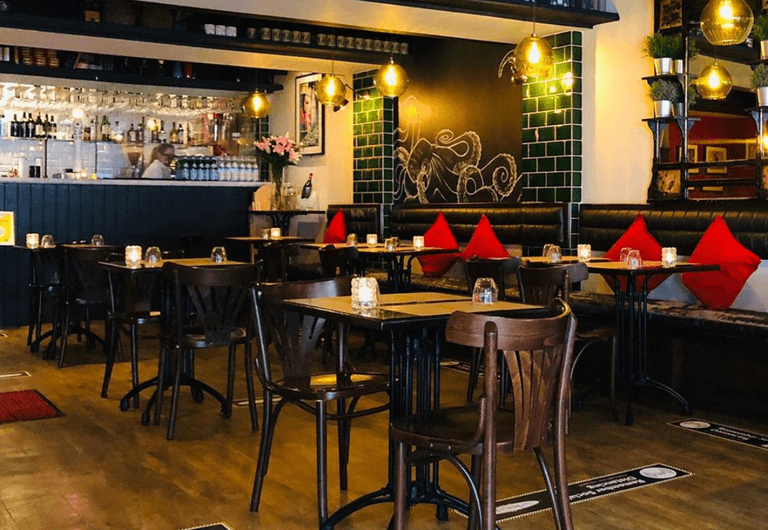 Dublin restaurant facing ‘uncomfortable conversations’ when taking customer bookings