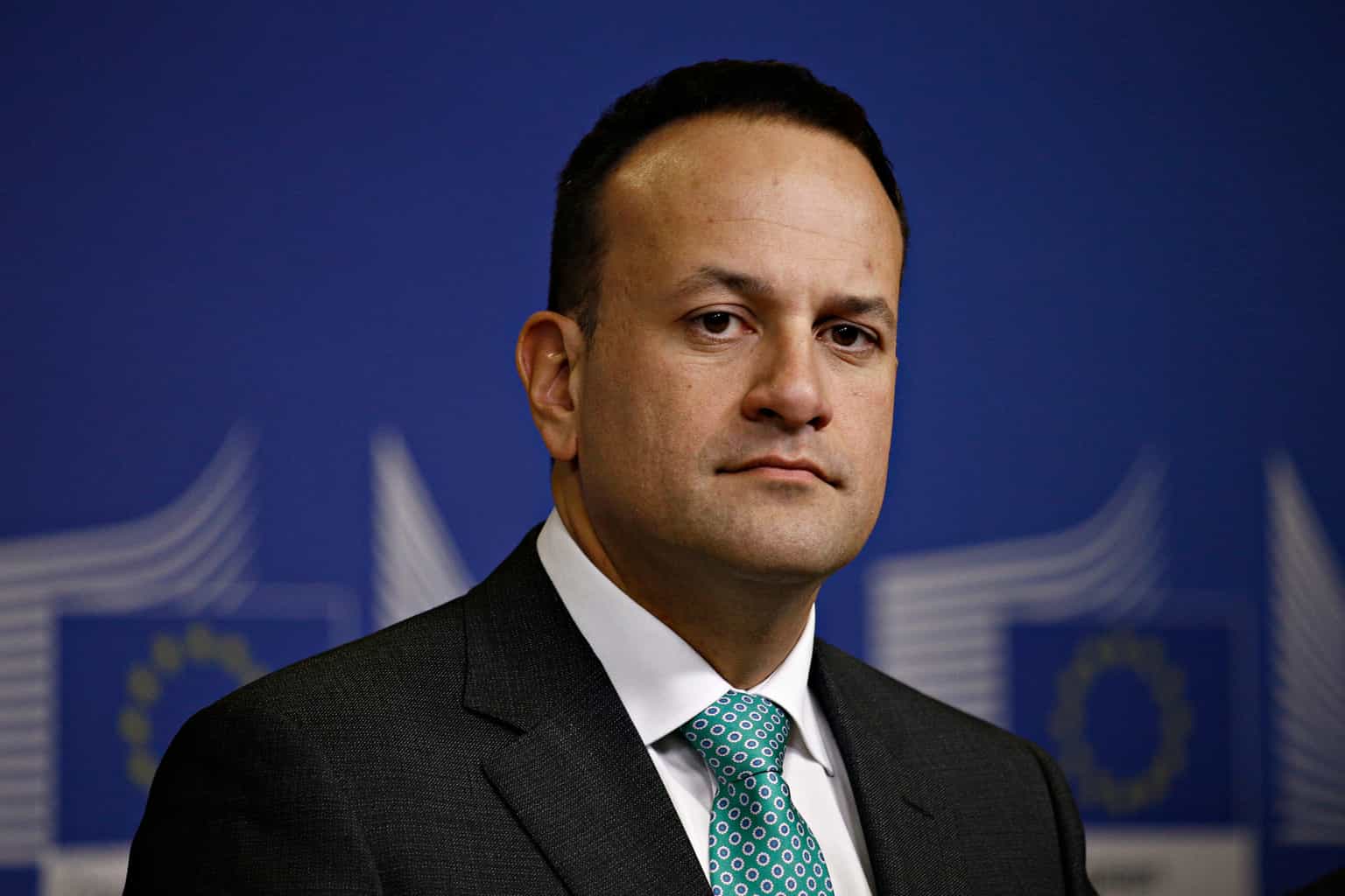 Varadkar tells pubs and restaurants to prepare for closure until end of March