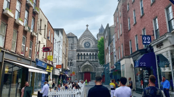 Varadkar advises city and town councils to prepare for an “outdoor summer”