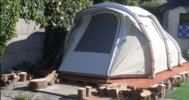 ‘Quiet and serene’ – there’s a tent in a Dublin back garden for rent on Airbnb ‘Quiet and serene’ – there’s a tent in a Dublin back garden for rent on Airbnb