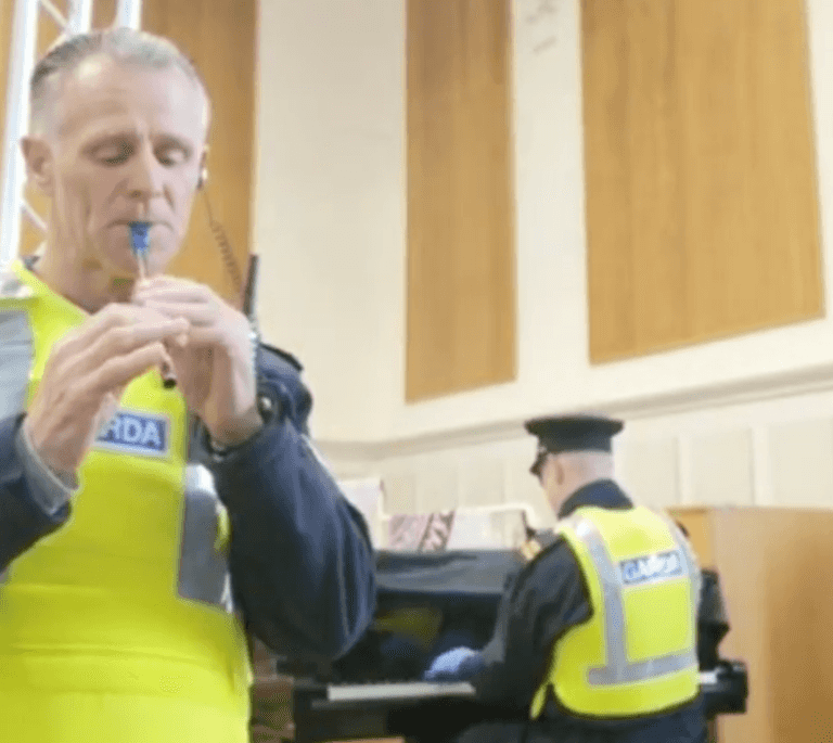 WATCH: Gardai band members stop for an impromptu trad session WATCH: Gardai band members stop for an impromptu trad session