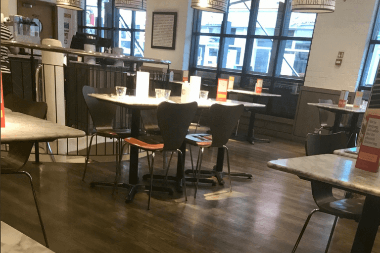 Photo of lunchtime ‘rush hour’ in Dublin restaurant shows true impact of recent guidelines Photo of lunchtime ‘rush hour’ in Dublin restaurant shows true impact of recent guidelines