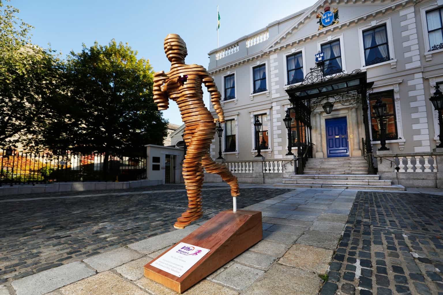 Vhi has launched the Virtual Women’s Mini Marathon with a wonderful statue outside the Mansion House