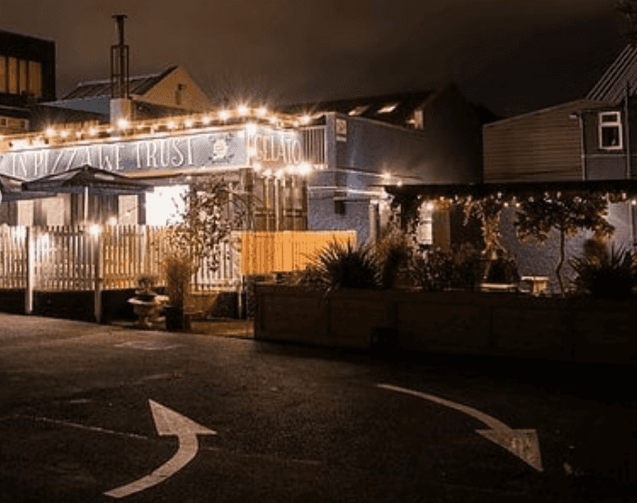 Dublin restaurant opens ‘pints and pizza’ drive-thru service for the lockdown Dublin restaurant opens ‘pints and pizza’ drive-thru service for the lockdown