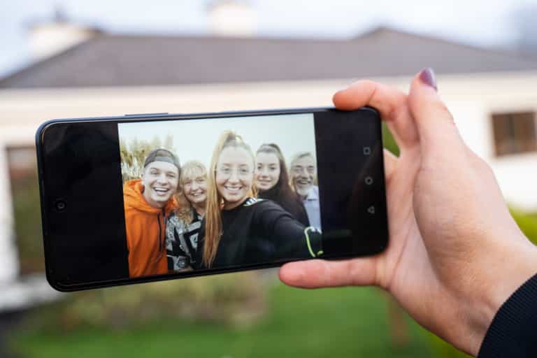 Tadhg Fleming creates new TikTok dance to give followers the chance to win an unreal new Huawei phone Tadhg Fleming creates new TikTok dance to give followers the chance to win an unreal new Huawei phone