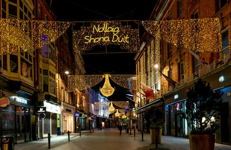 The iconic Nollaig Shona Duit sign is officially back in its rightful place The iconic Nollaig Shona Duit sign is officially back in its rightful place