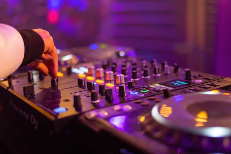 Ravers plan to host ‘Paddy’s Day rave’ for 5,000 people Ravers plan to host ‘Paddy’s Day rave’ for 5,000 people